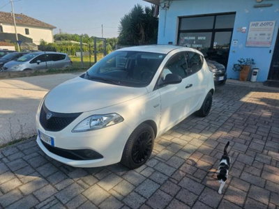 Lancia Ypsilon 1.0 FireFly 5 porte S&S Hybrid Ecochic Silver usata