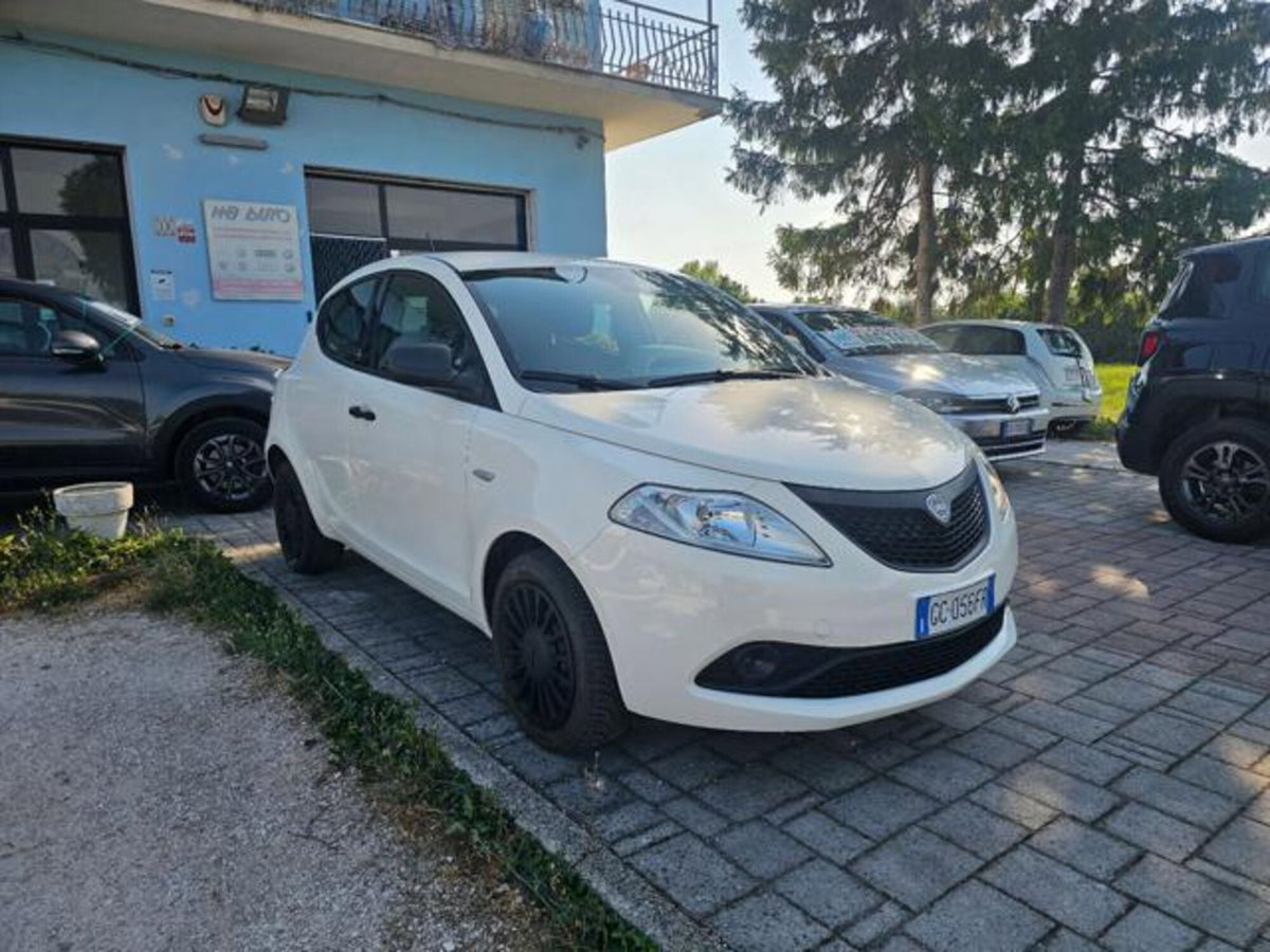 Lancia Ypsilon 1.0 FireFly 5 porte S&S Hybrid Ecochic Silver (7)
