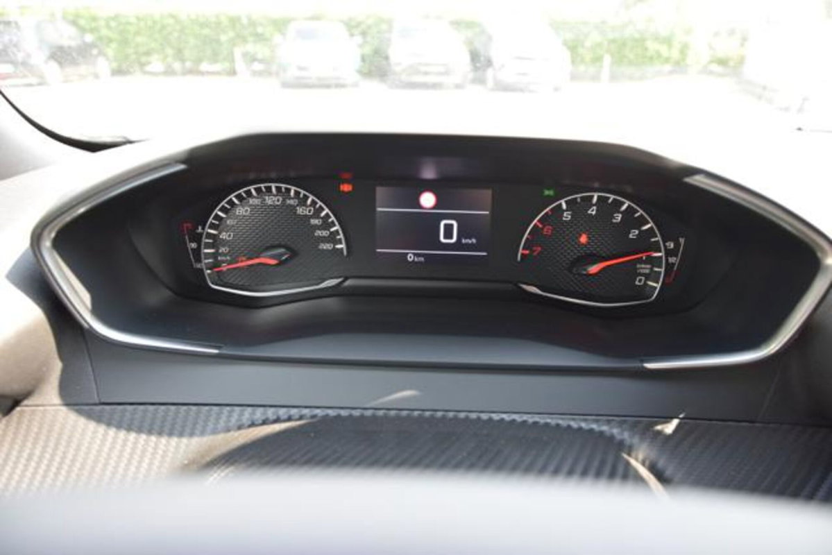Peugeot 2008 1.2 puretech Style s&s 100cv (17)