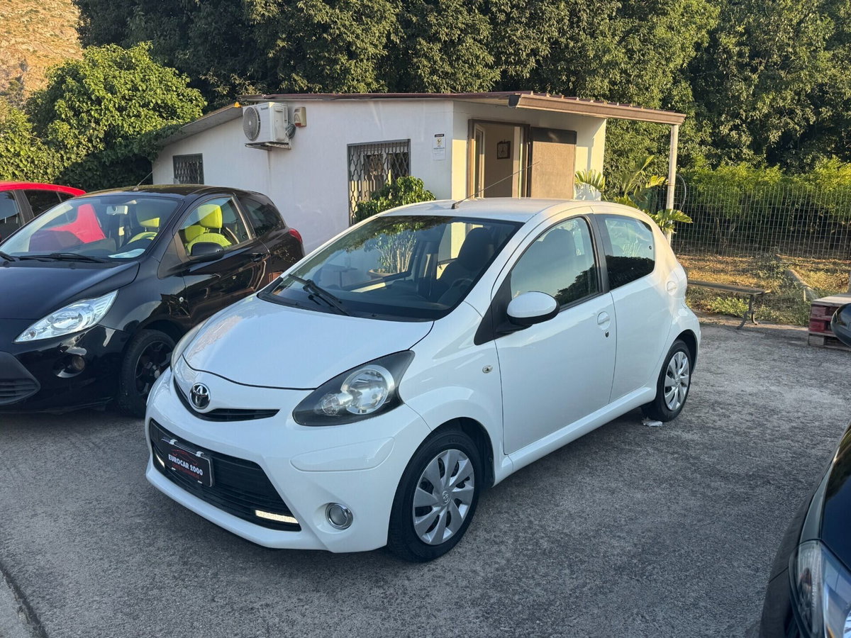 Toyota Aygo 1.0 12V VVT-i 5 porte Lounge Connect (3)