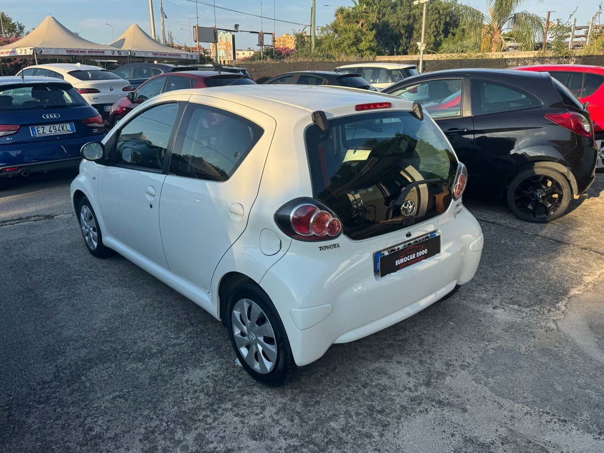 Toyota Aygo 1.0 12V VVT-i 5 porte Lounge Connect (6)