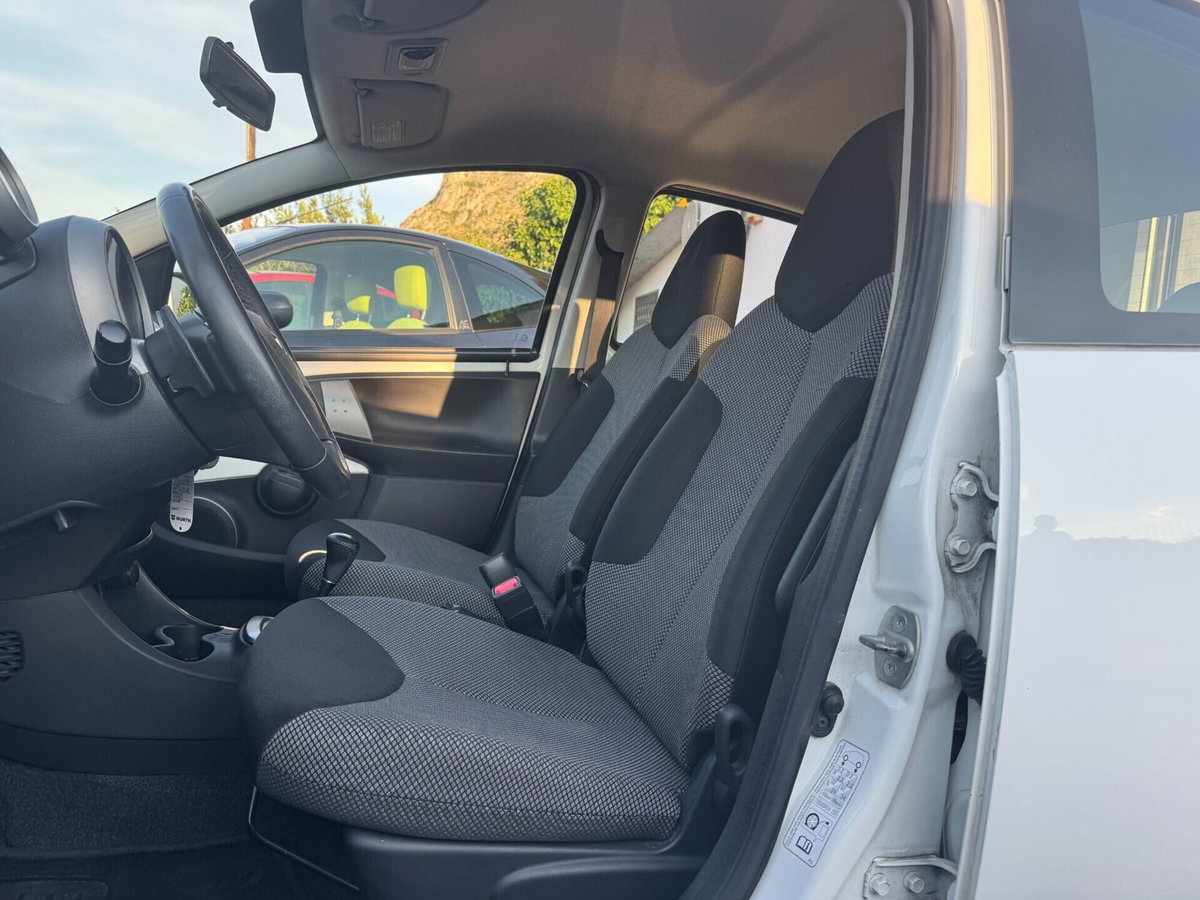 Toyota Aygo 1.0 12V VVT-i 5 porte Lounge Connect (7)