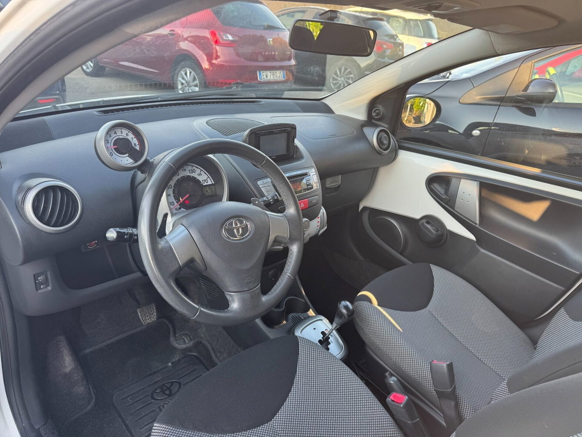 Toyota Aygo 1.0 12V VVT-i 5 porte Lounge Connect (8)