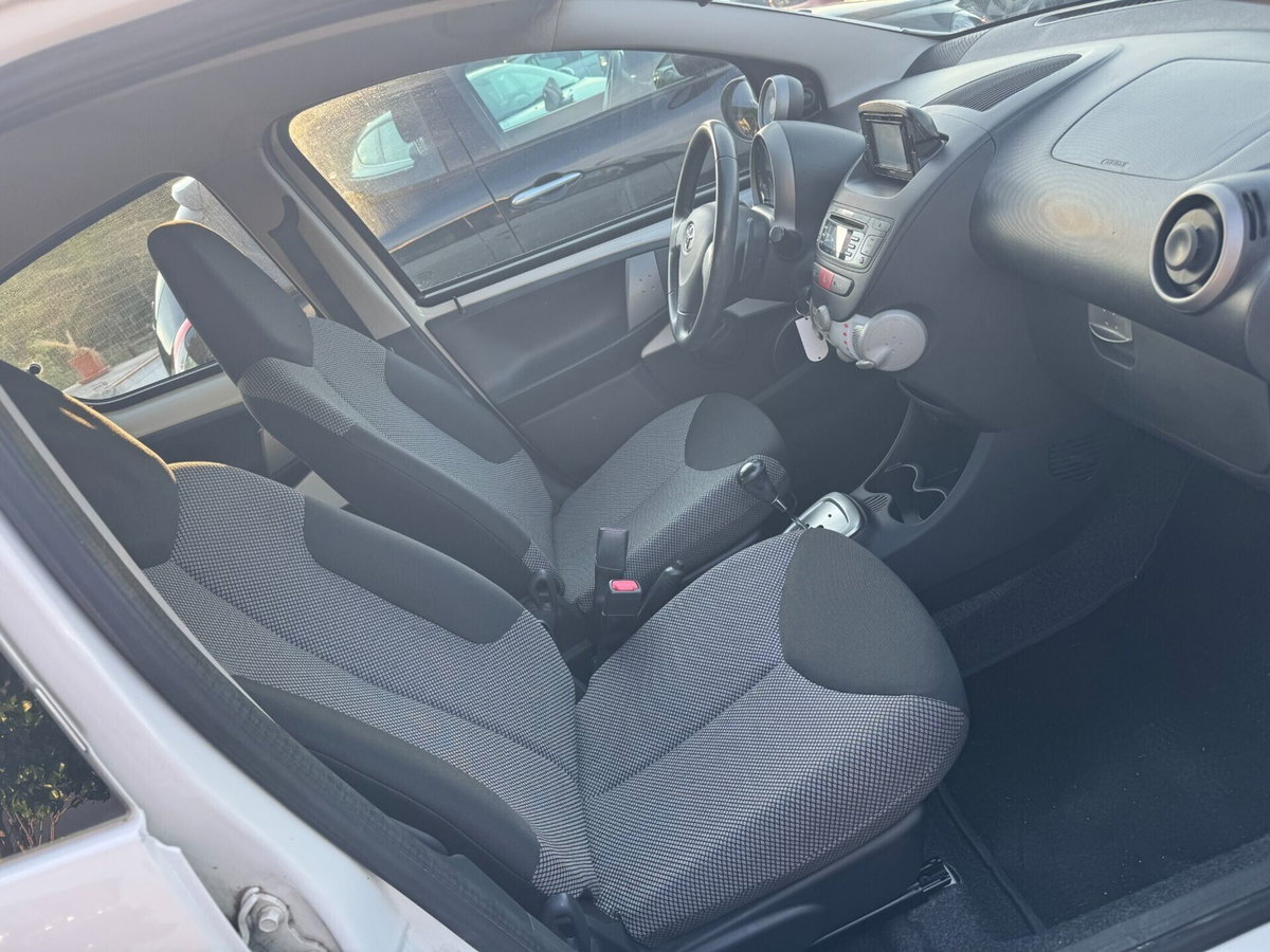 Toyota Aygo 1.0 12V VVT-i 5 porte Lounge Connect (9)