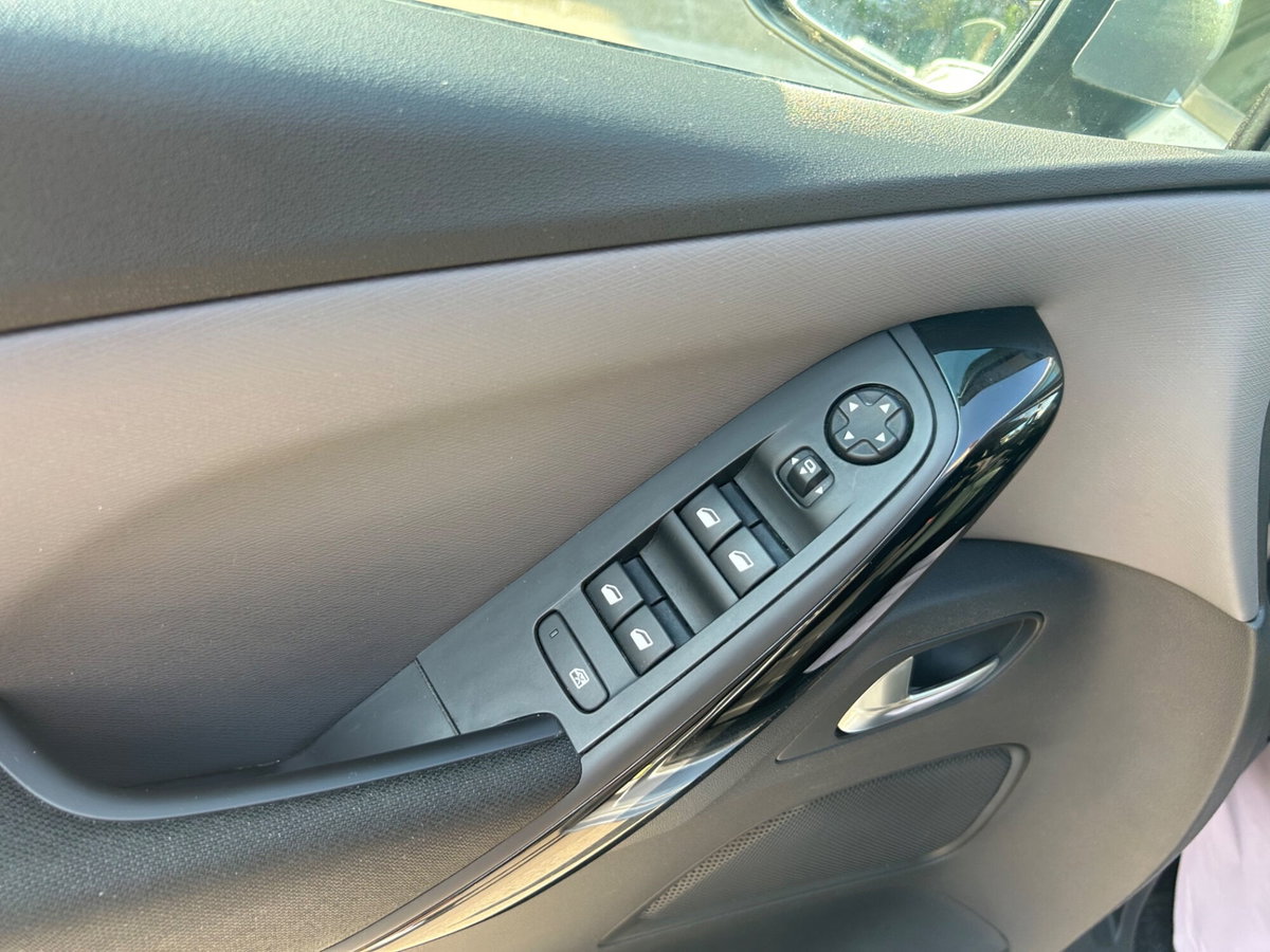 Citroen Grand C4 Picasso BlueHDi 120 S&S Shine (18)