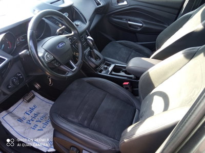 Ford Kuga 2.0 TDCI 150 CV S&S 4WD Powershift ST-Line (15)
