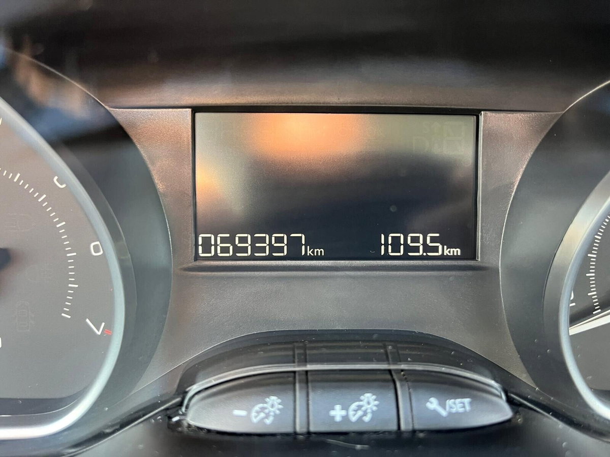 Peugeot 208 82 5 porte Active (15)