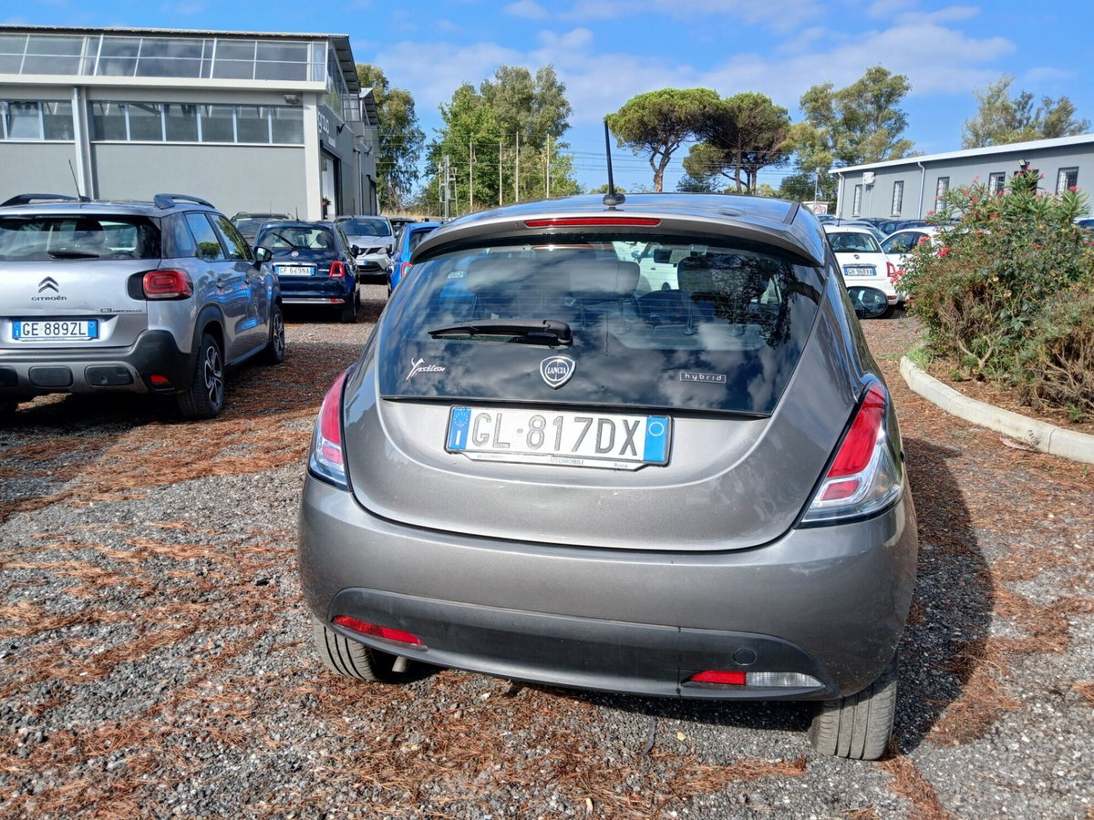 Lancia Ypsilon 1.0 FireFly 5 porte S&S Hybrid Ecochic Gold (6)