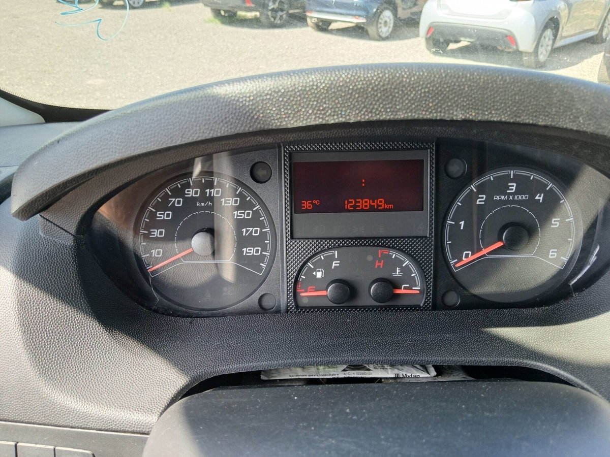 Peugeot Boxer Furgone 333 BlueHDi 140 S&S PM-TM Combi Comfort (14)