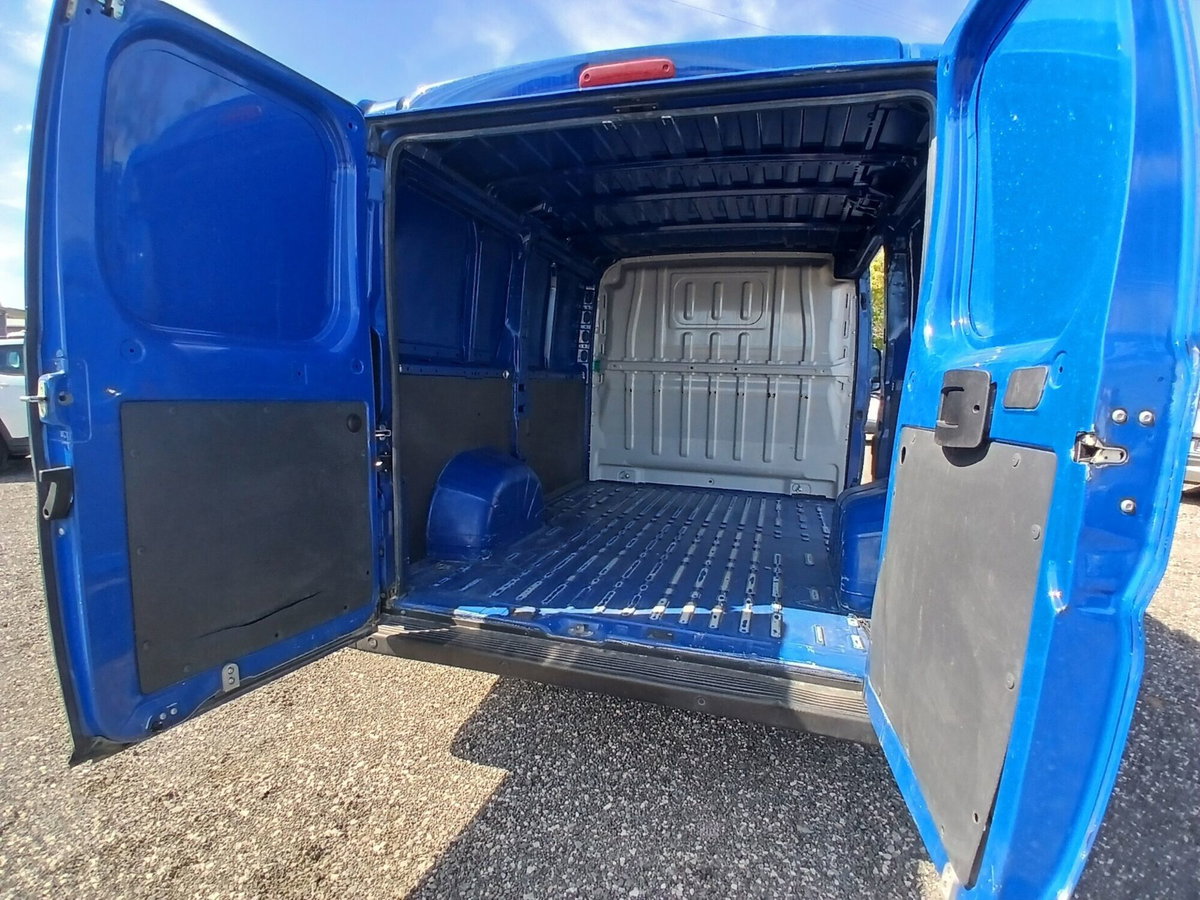 Peugeot Boxer Furgone 333 BlueHDi 140 S&S PM-TM Combi Comfort (9)