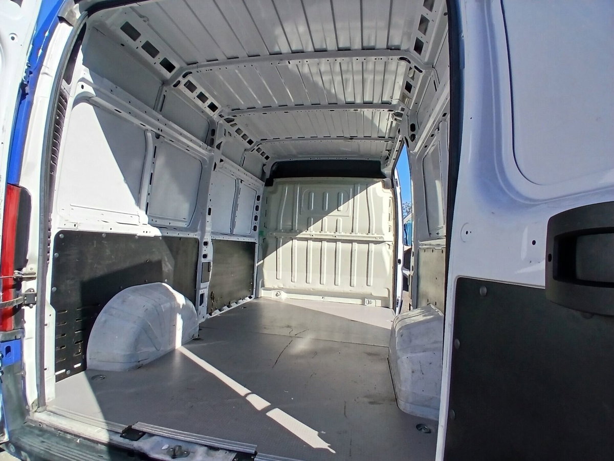 Peugeot Boxer Furgone 330 2.2 BlueHDi 140 S&S PC-TN Furgone Premium (9)