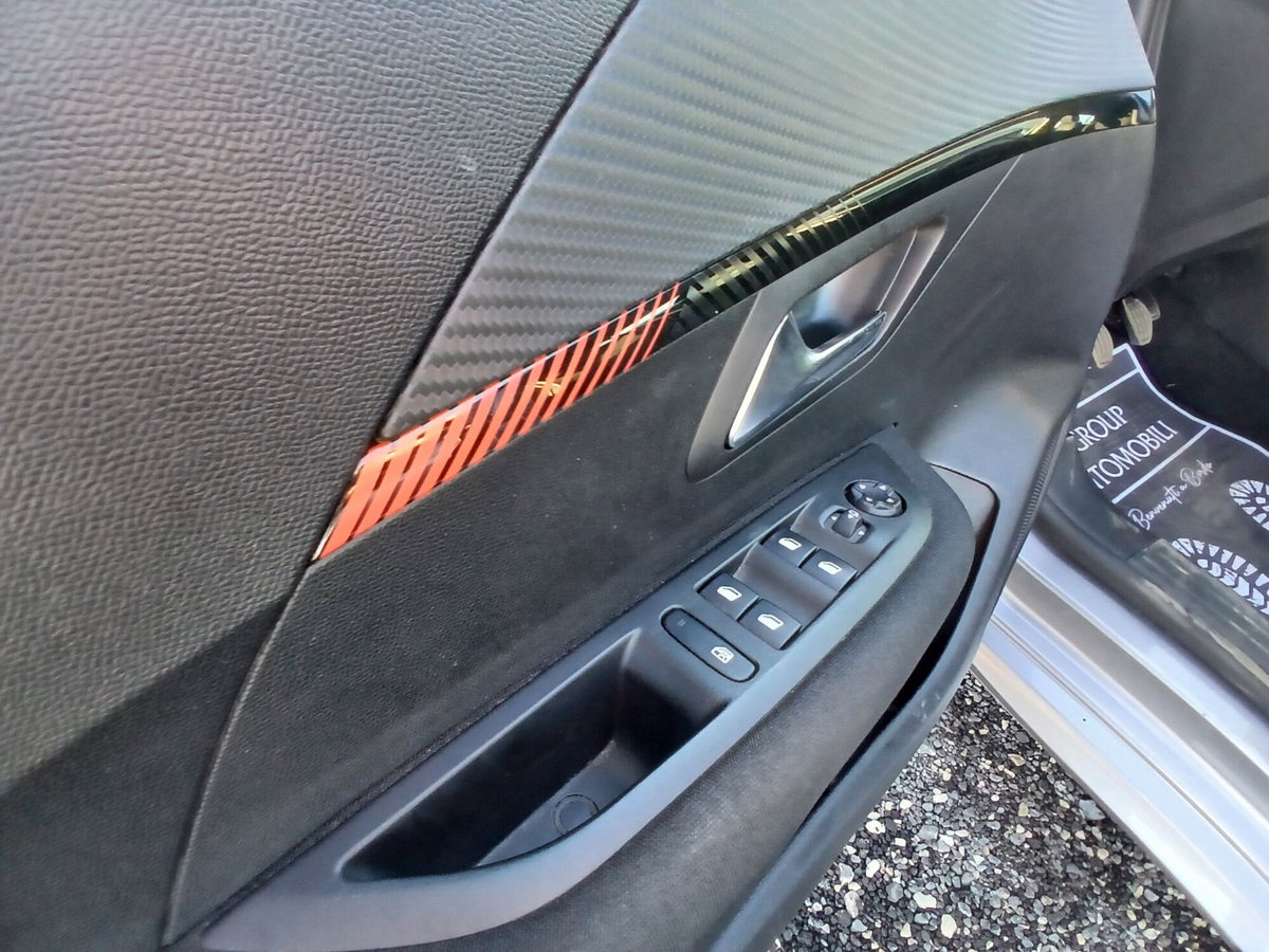 Peugeot 208 PureTech 100 Stop&Start 5 porte Allure (18)
