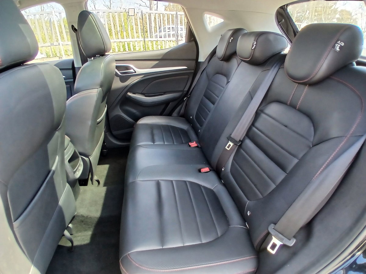 Mg ZS (2021-->) ZS 1.0T-GDI aut. Comfort (17)