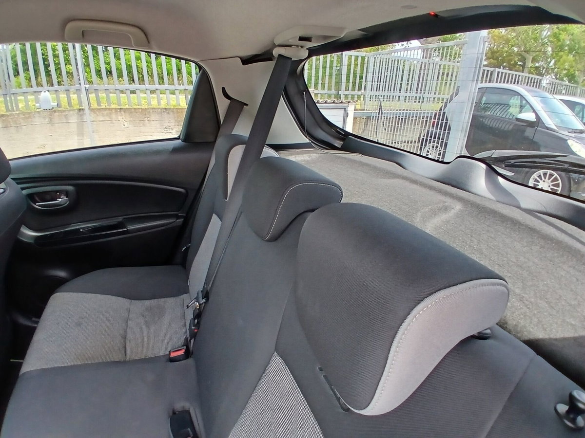 Toyota Yaris 1.0 72 CV 5 porte Active (20)