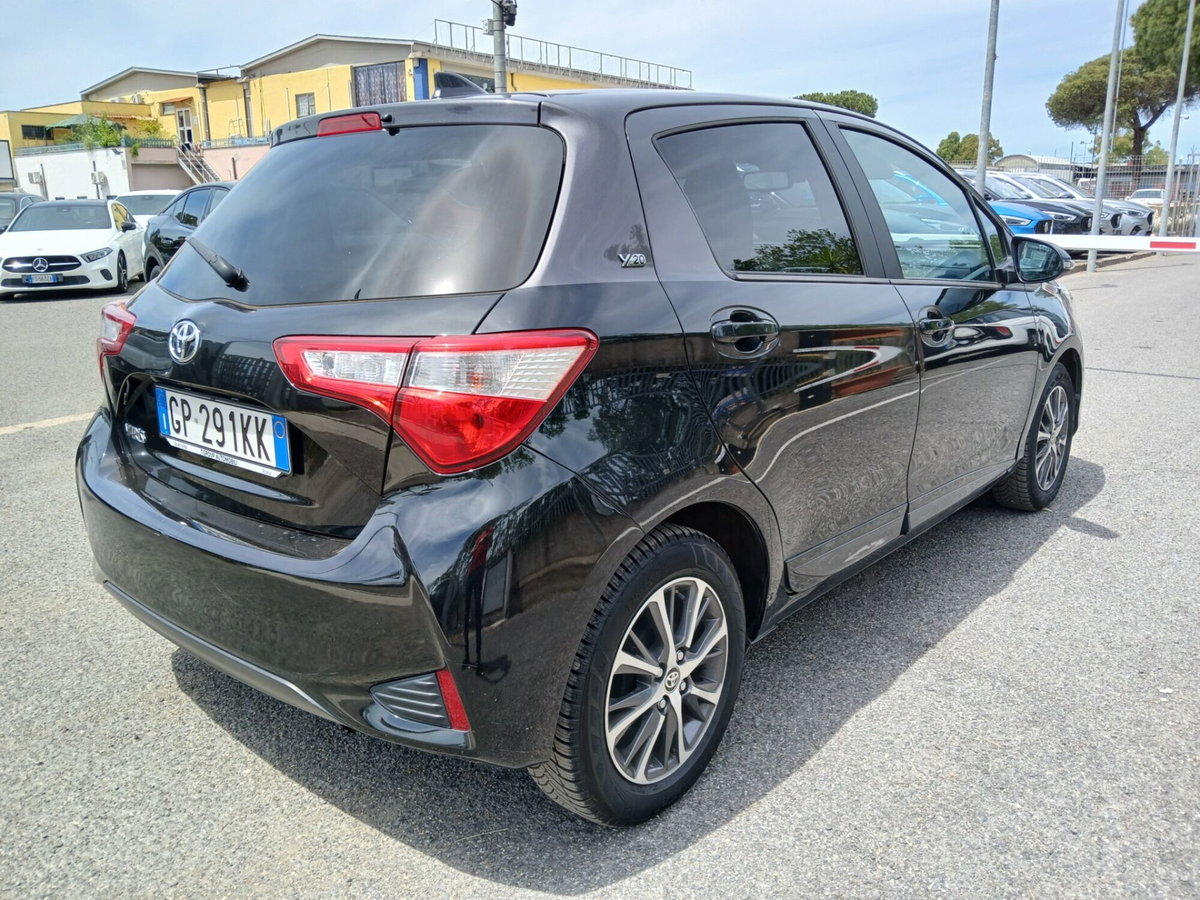 Toyota Yaris 1.0 72 CV 5 porte Active (5)