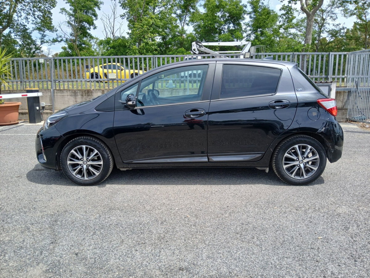 Toyota Yaris 1.0 72 CV 5 porte Active (8)