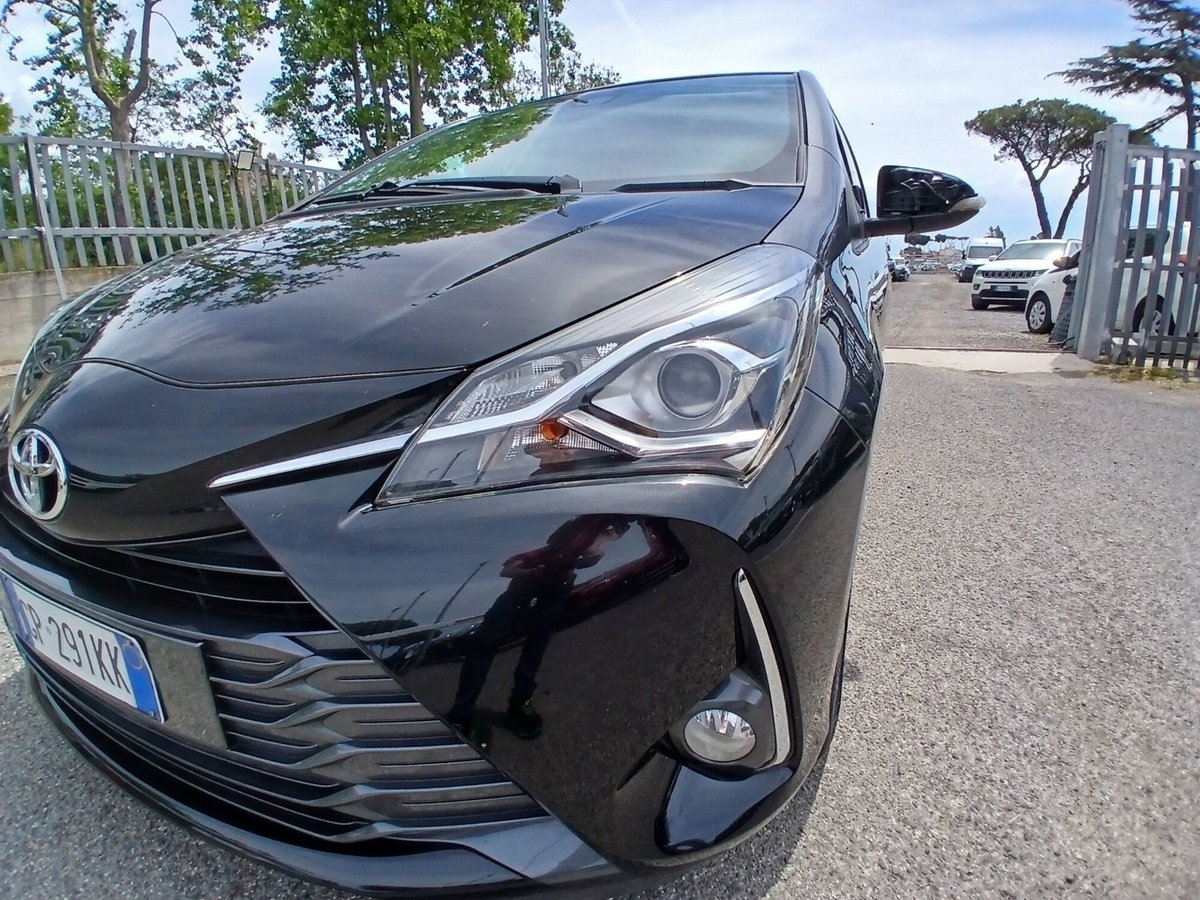 Toyota Yaris 1.0 72 CV 5 porte Active (9)