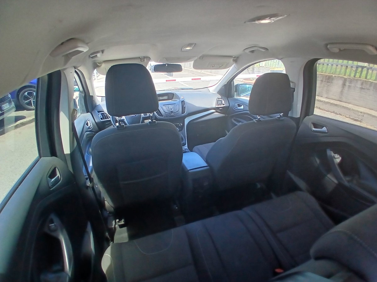 Ford Kuga 2.0 TDCI 150 CV S&S 2WD Titanium (16)