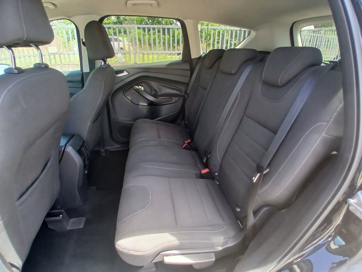 Ford Kuga 2.0 TDCI 150 CV S&S 2WD Titanium (17)