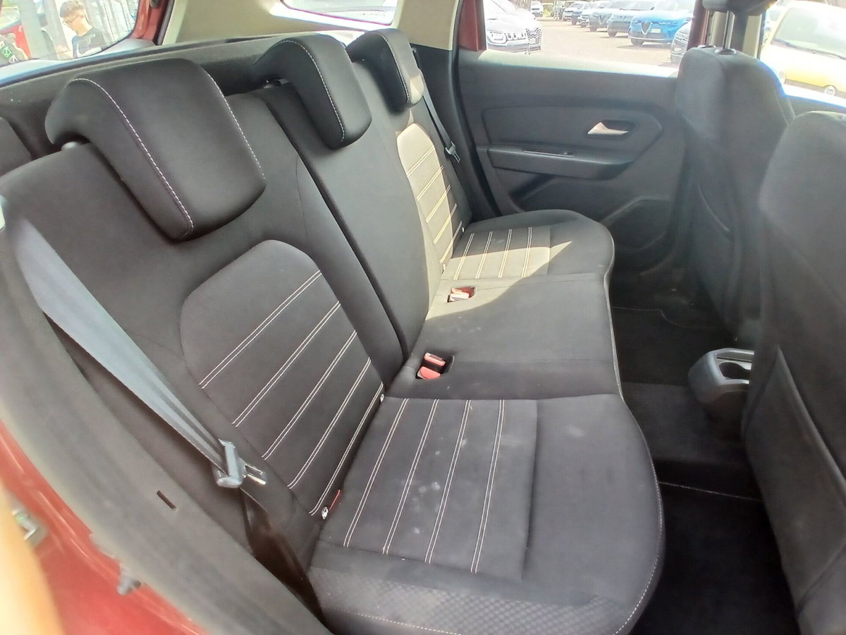 Dacia Duster 1.0 TCe 100 CV ECO-G 4x2 Prestige (16)