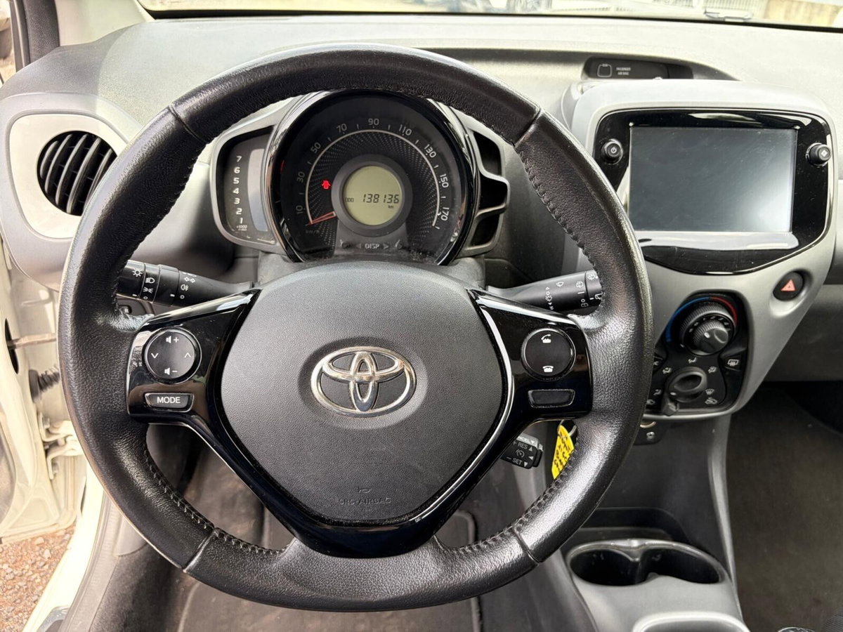 Toyota Aygo Connect 1.0 VVT-i 72 CV 5 porte x-play (11)