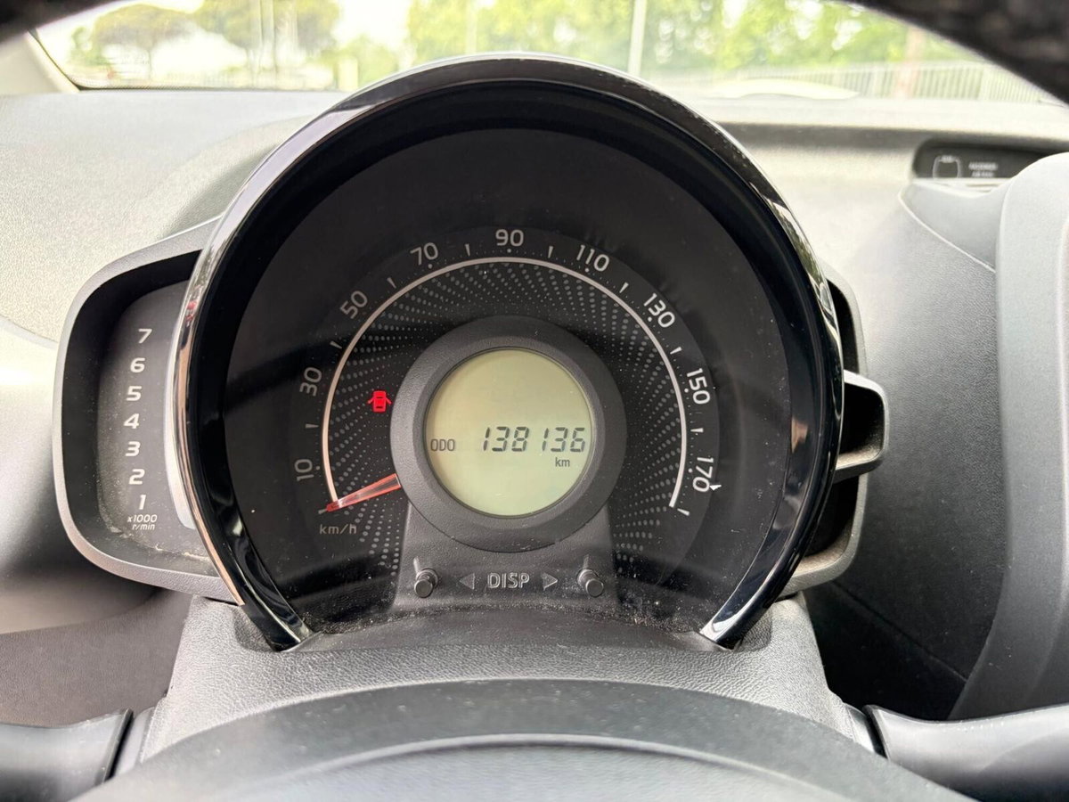 Toyota Aygo Connect 1.0 VVT-i 72 CV 5 porte x-play (13)