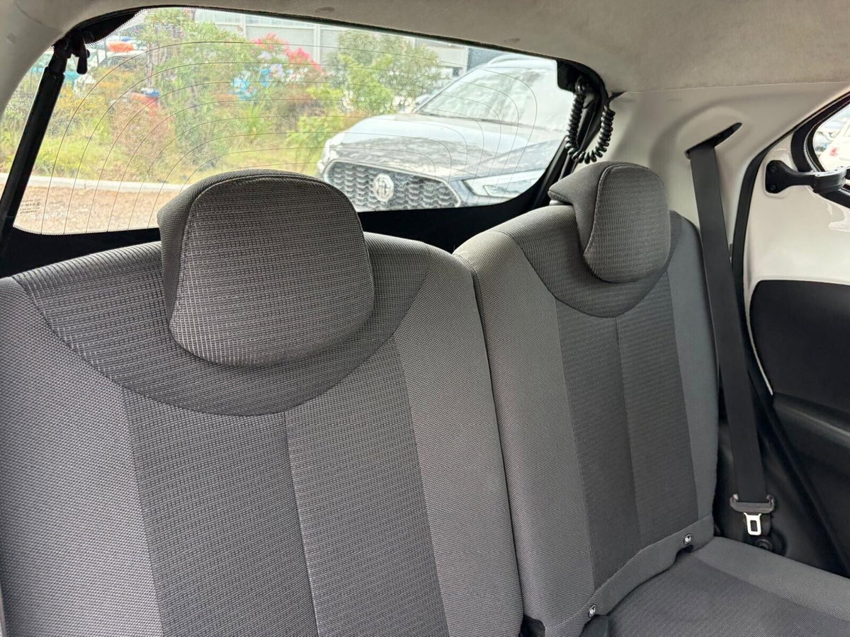 Toyota Aygo Connect 1.0 VVT-i 72 CV 5 porte x-play (15)