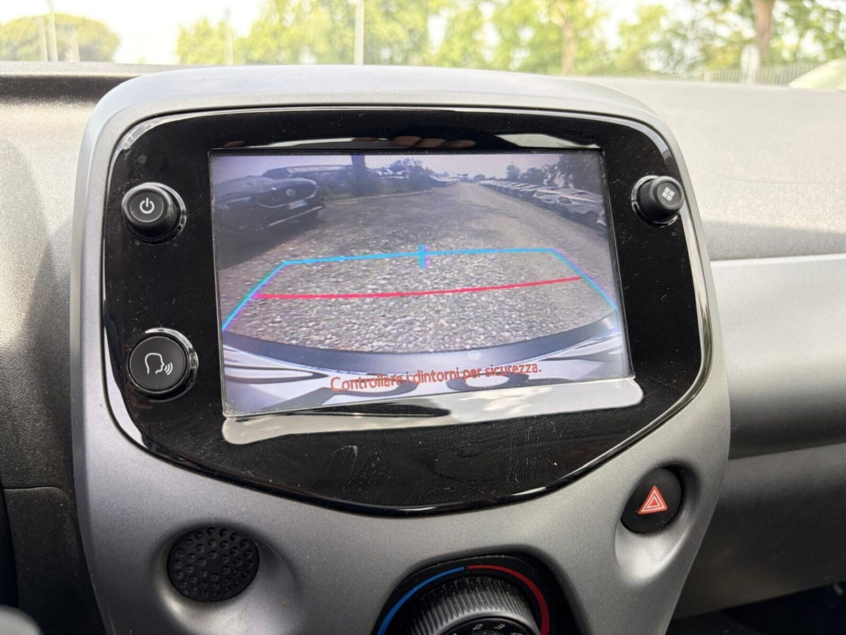Toyota Aygo Connect 1.0 VVT-i 72 CV 5 porte x-play (16)