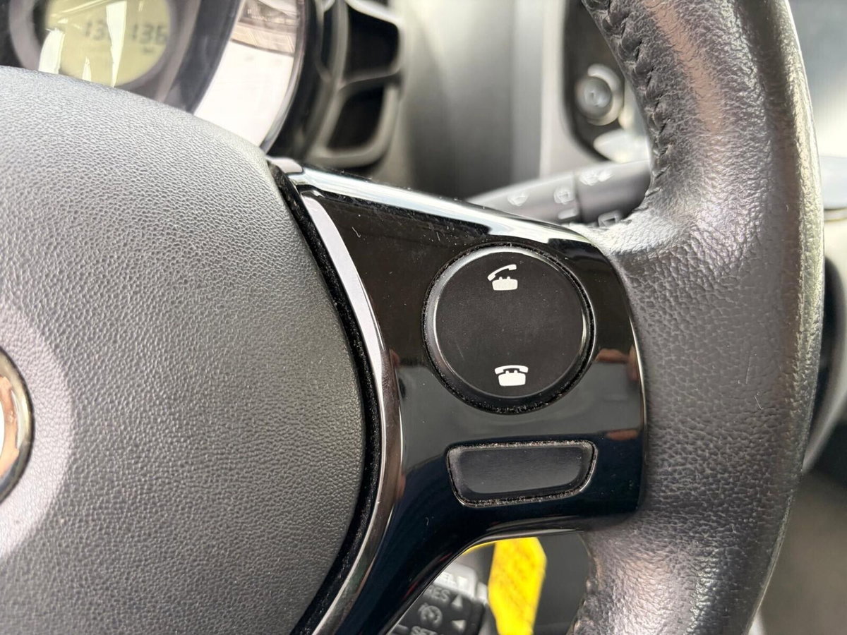 Toyota Aygo Connect 1.0 VVT-i 72 CV 5 porte x-play (17)
