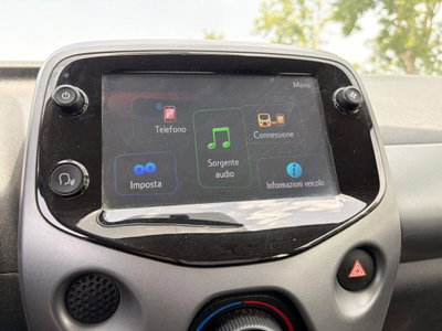 Toyota Aygo Connect 1.0 VVT-i 72 CV 5 porte x-play (19)