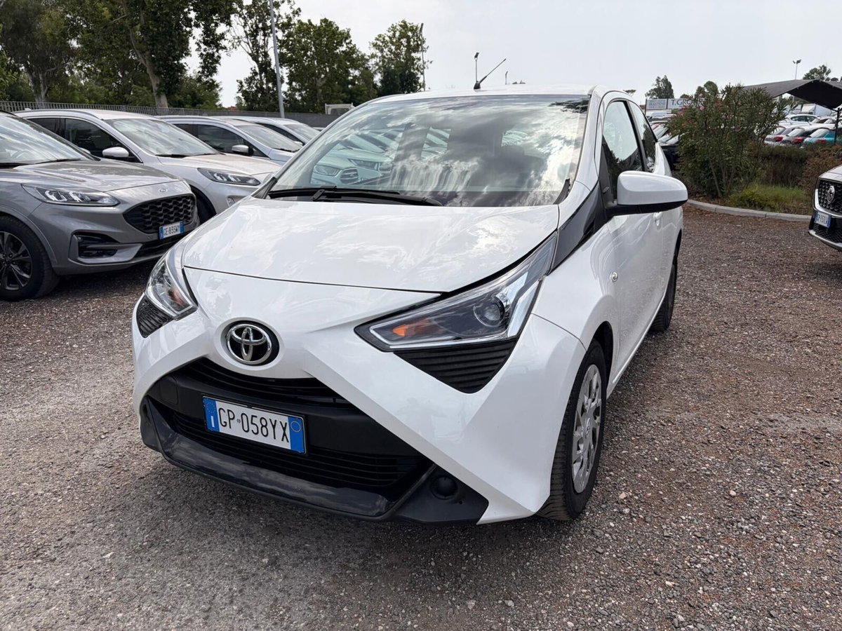 Toyota Aygo Connect 1.0 VVT-i 72 CV 5 porte x-play (2)