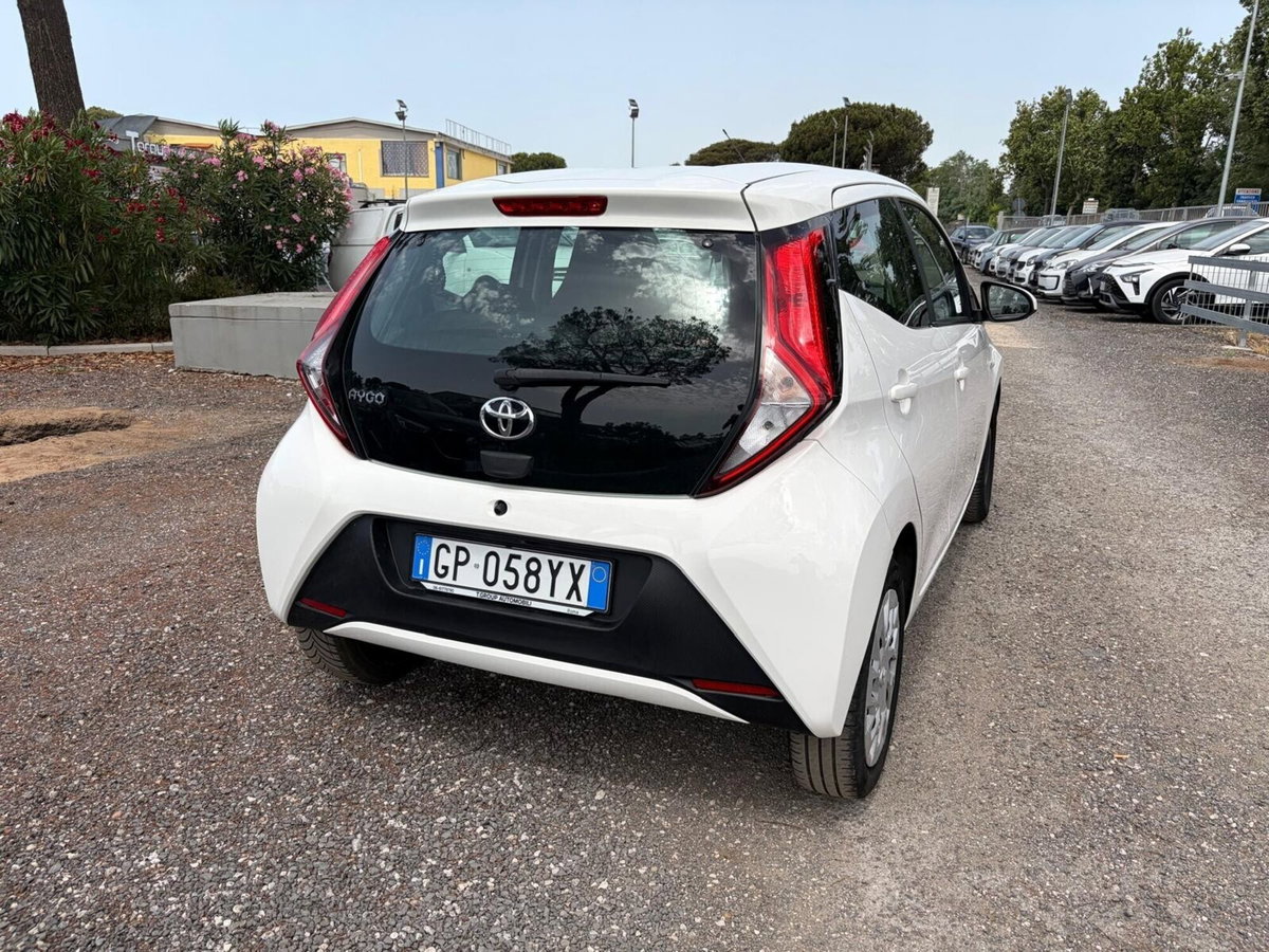 Toyota Aygo Connect 1.0 VVT-i 72 CV 5 porte x-play (3)