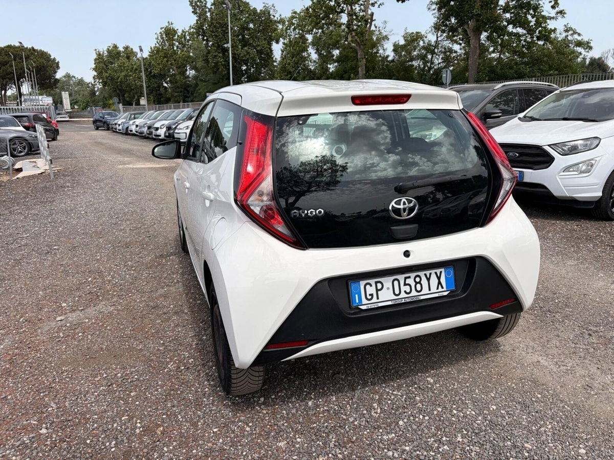 Toyota Aygo Connect 1.0 VVT-i 72 CV 5 porte x-play (6)