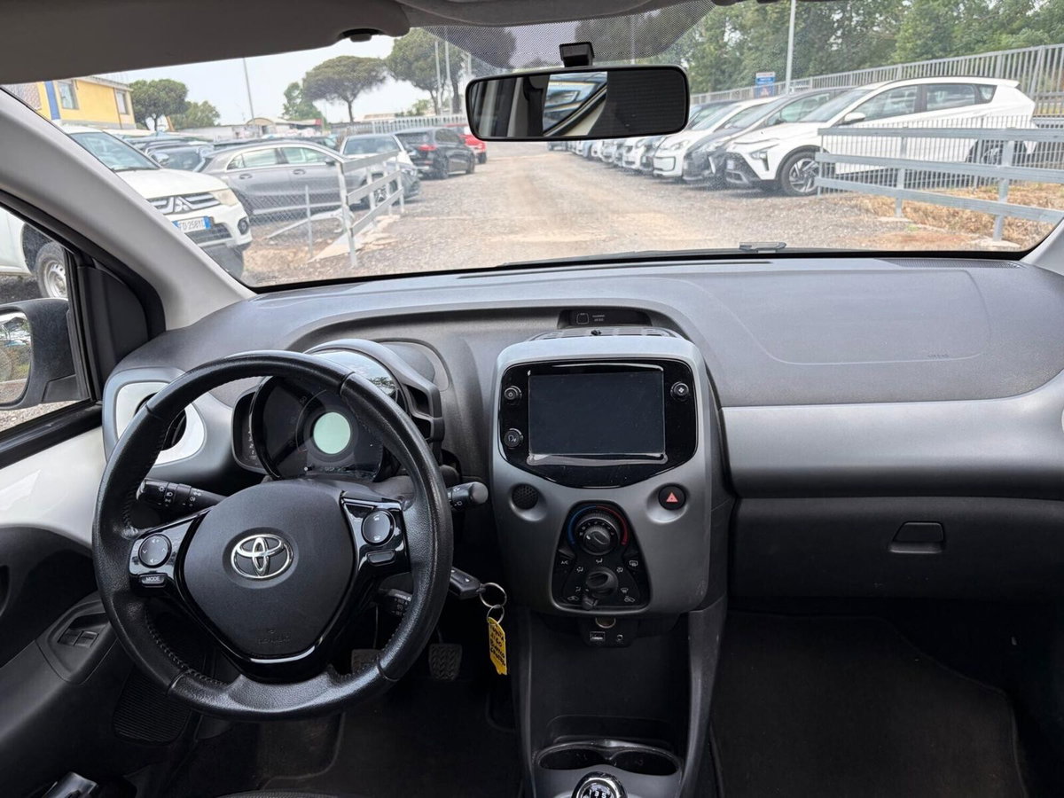 Toyota Aygo Connect 1.0 VVT-i 72 CV 5 porte x-play (9)