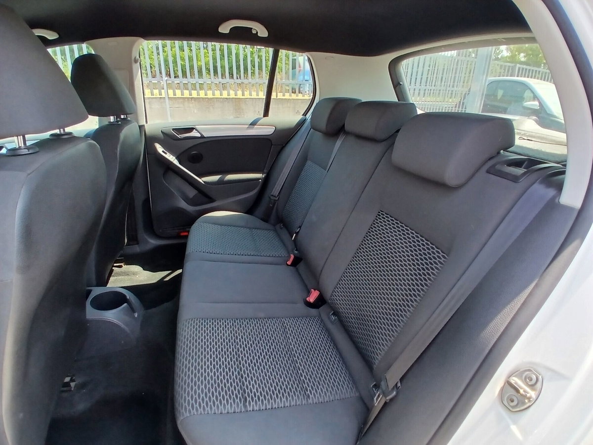 Volkswagen Golf 1.6 TDI DPF 5p. Comfortline (16)