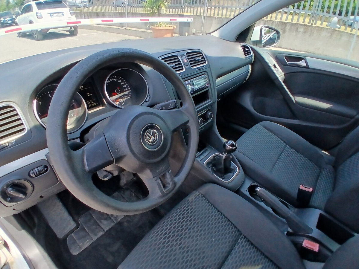 Volkswagen Golf 1.6 TDI DPF 5p. Comfortline (19)
