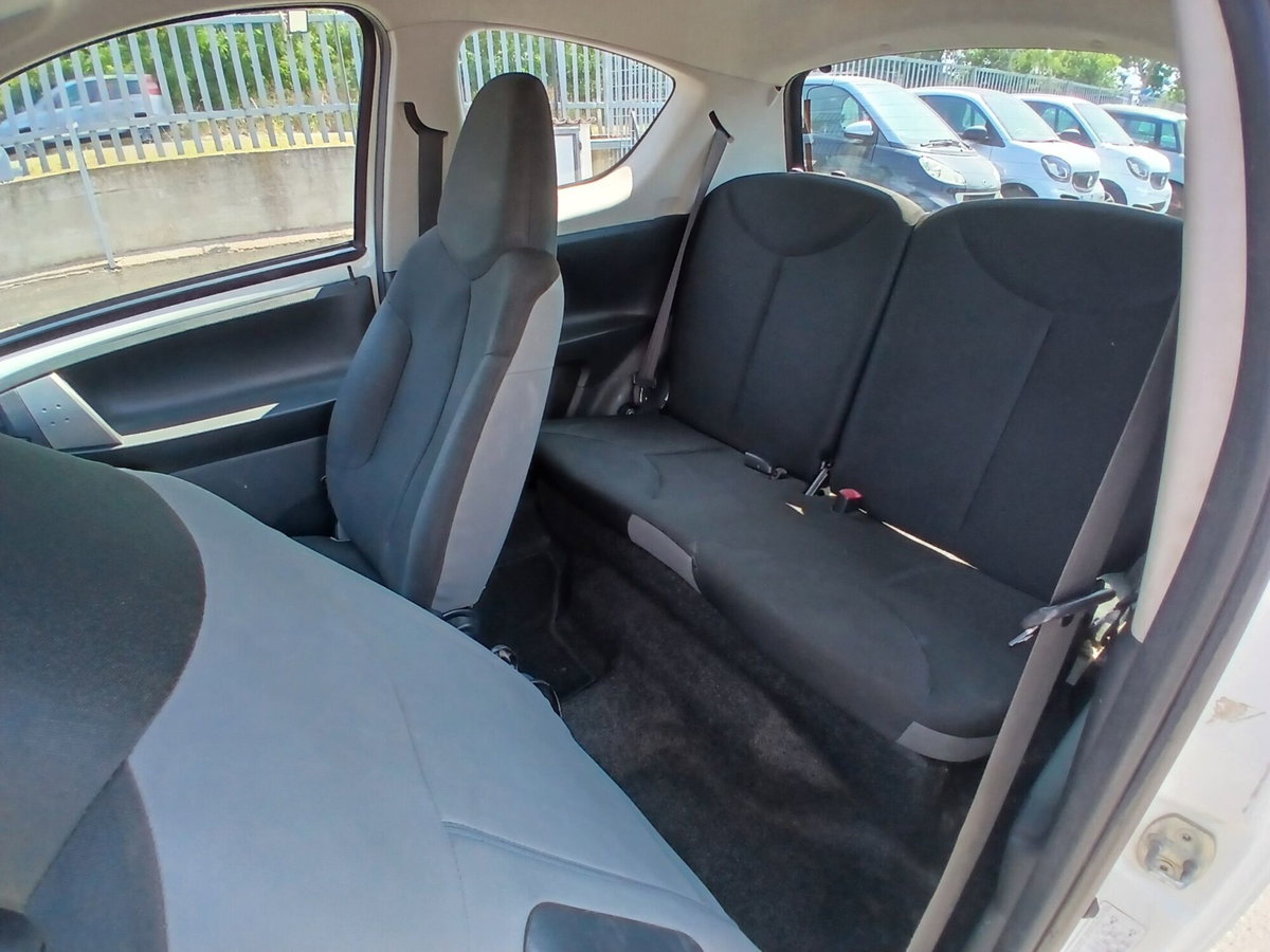 Toyota Aygo 1.0 12V VVT-i 3 porte Active Connect (10)