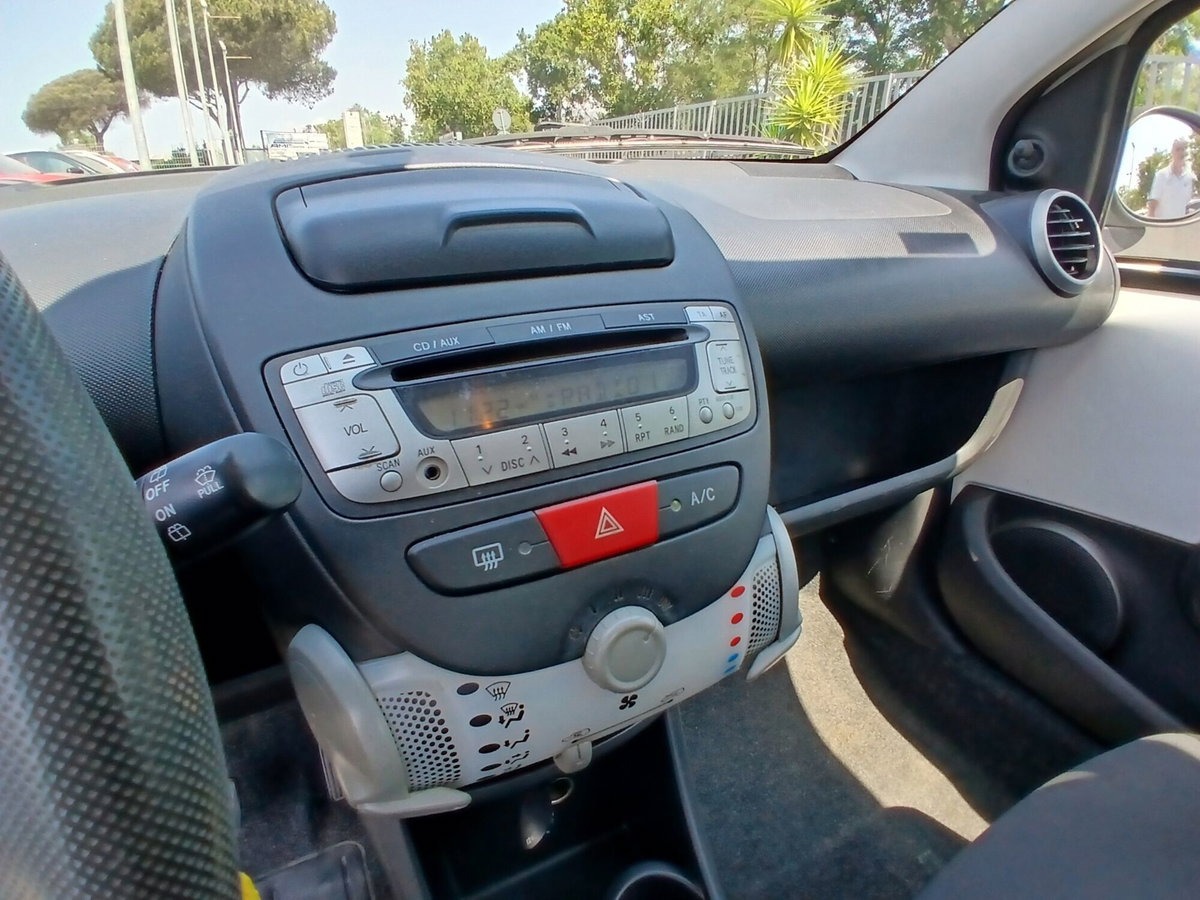 Toyota Aygo 1.0 12V VVT-i 3 porte Active Connect (14)