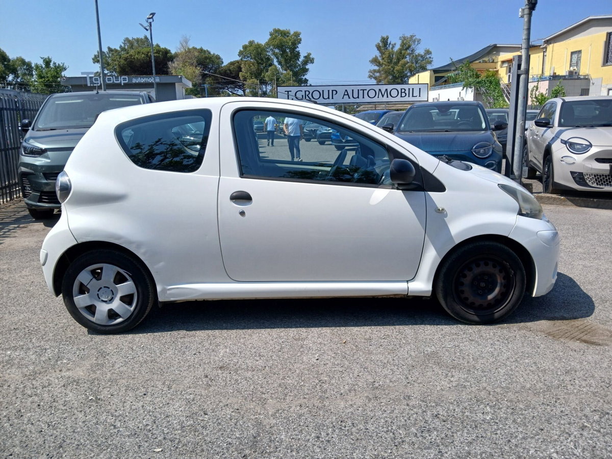 Toyota Aygo 1.0 12V VVT-i 3 porte Active Connect (4)