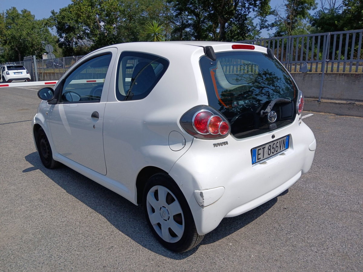 Toyota Aygo 1.0 12V VVT-i 3 porte Active Connect (7)
