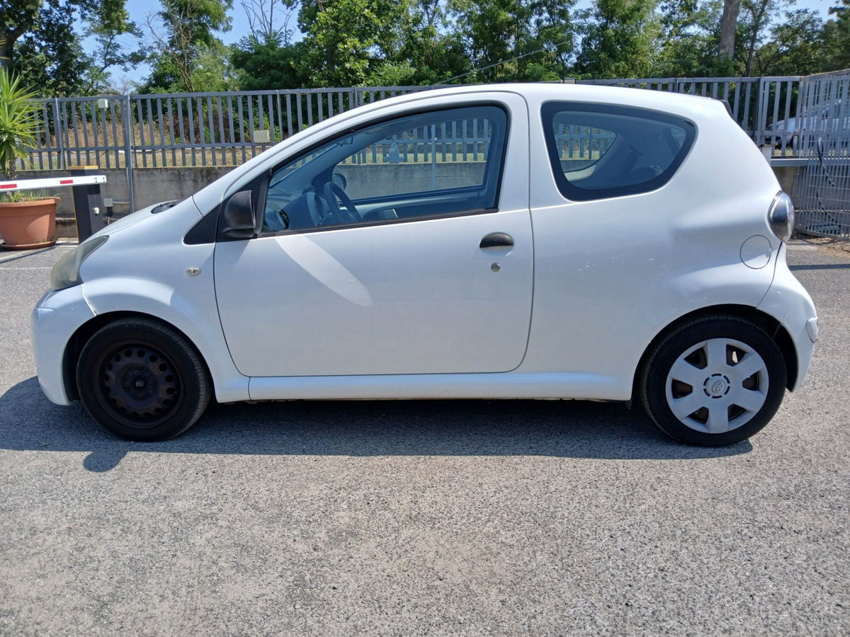 Toyota Aygo 1.0 12V VVT-i 3 porte Active Connect (8)