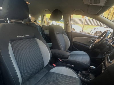 Volkswagen Polo Cross 1.4 TDI DSG BlueMotion Technology (7)