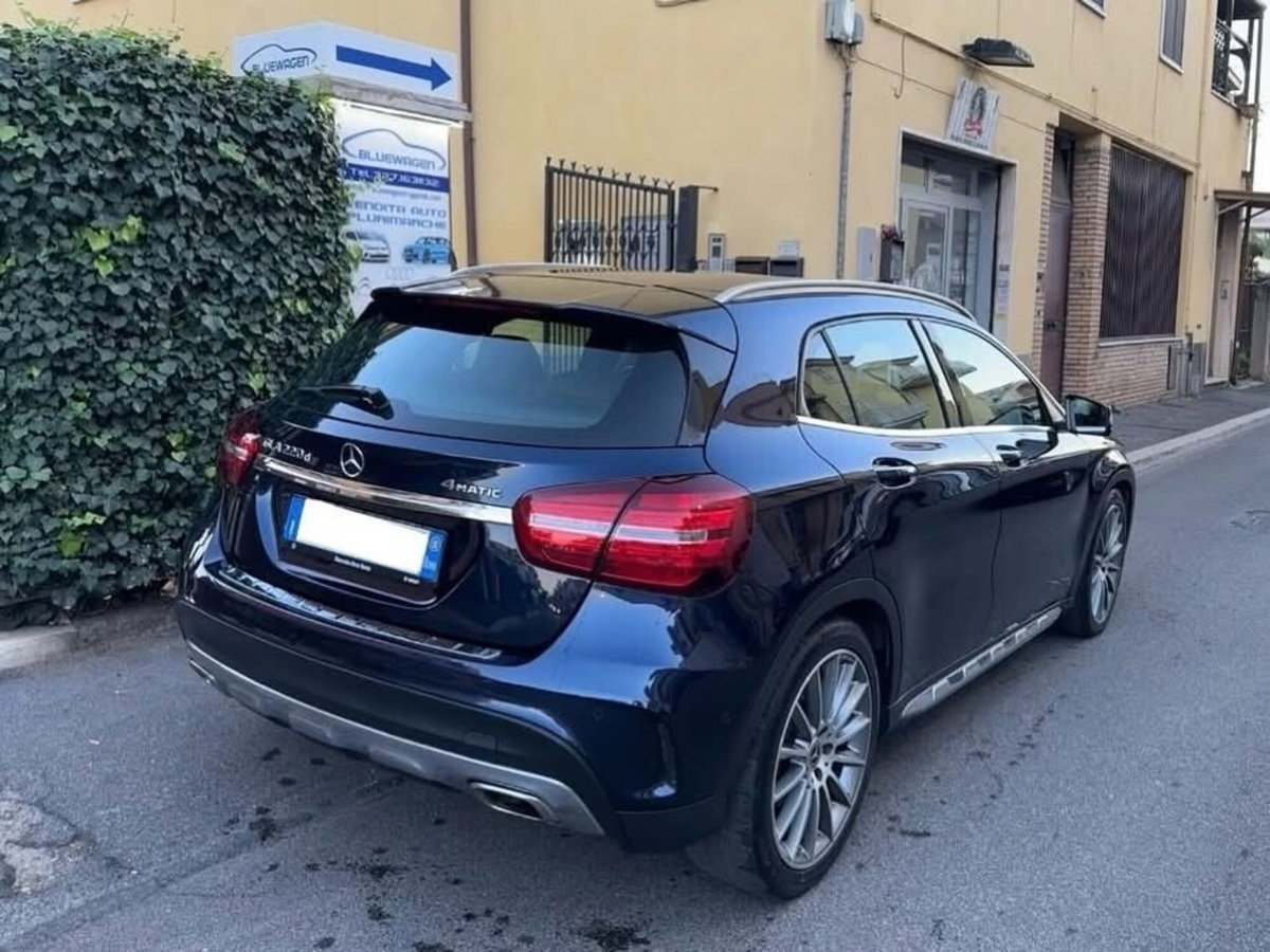 Mercedes-Benz GLA SUV 220 d Automatic 4Matic Premium (4)