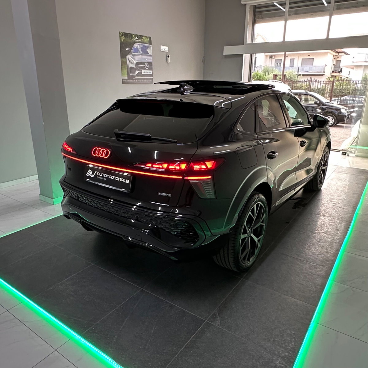 Audi Q3 Sportback 40 2.0 tdi Identity Black quattro 193cv s-tronic (4)