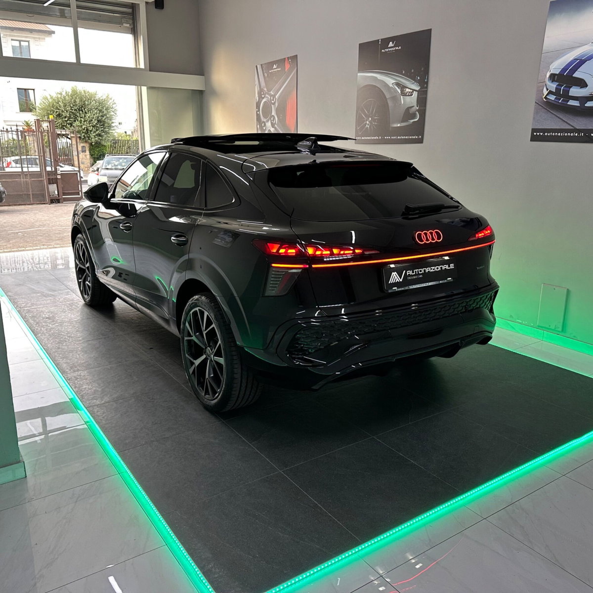 Audi Q3 Sportback 40 2.0 tdi Identity Black quattro 193cv s-tronic (6)