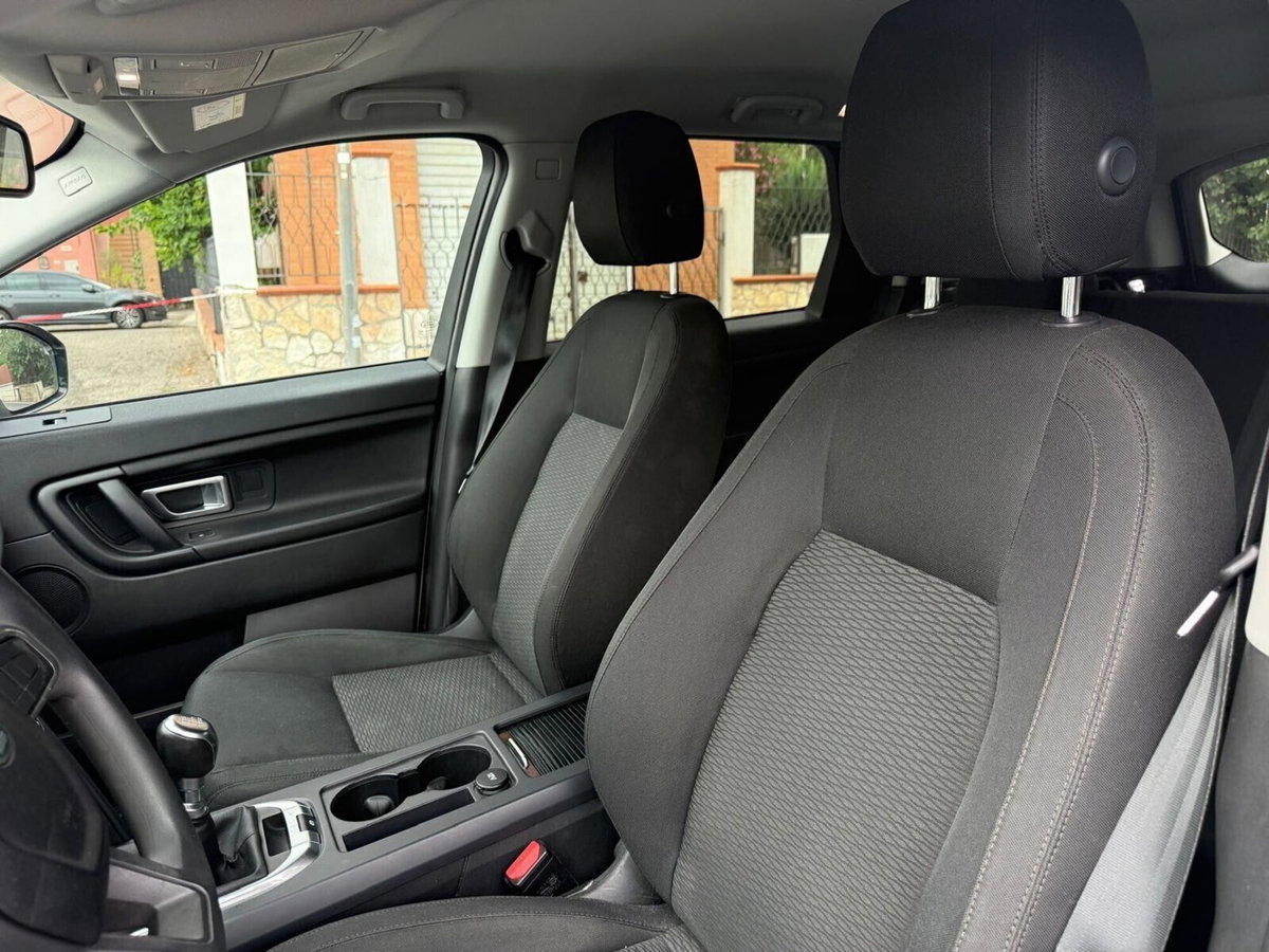 Land Rover Discovery Sport 2.0 TD4 150 CV HSE Luxury (8)