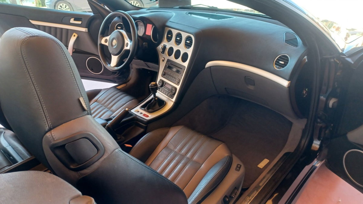 Alfa Romeo Spider 2.4 JTDm Exclusive (11)