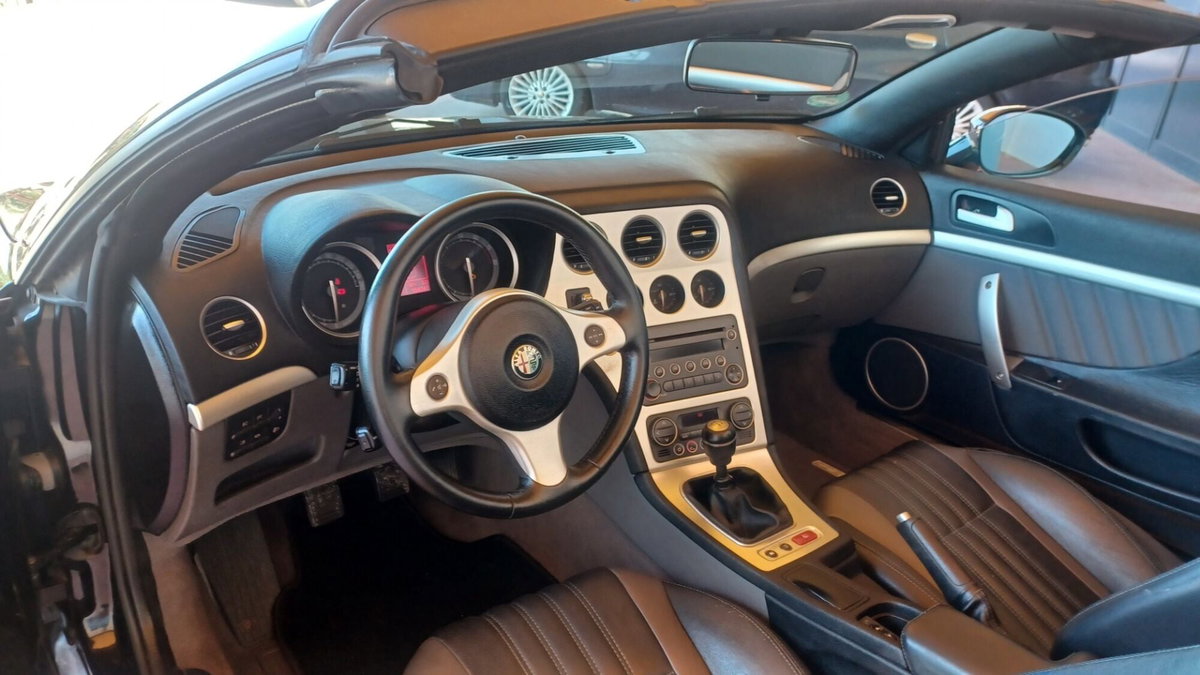 Alfa Romeo Spider 2.4 JTDm Exclusive (9)