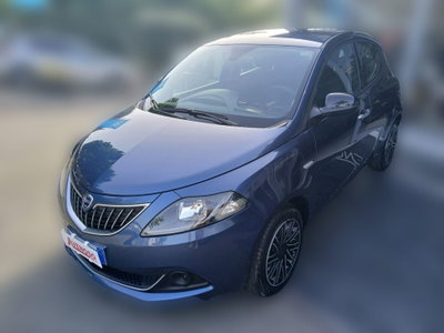 Lancia Ypsilon 1.0 FireFly 5 porte S&S Hybrid Ecochic Silver usata