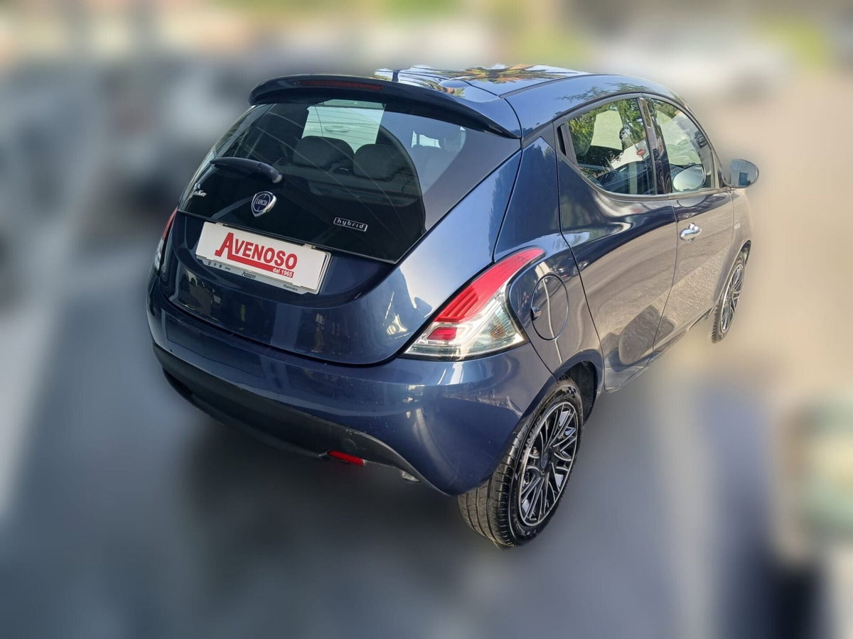 Lancia Ypsilon 1.0 FireFly 5 porte S&S Hybrid Ecochic Silver (4)